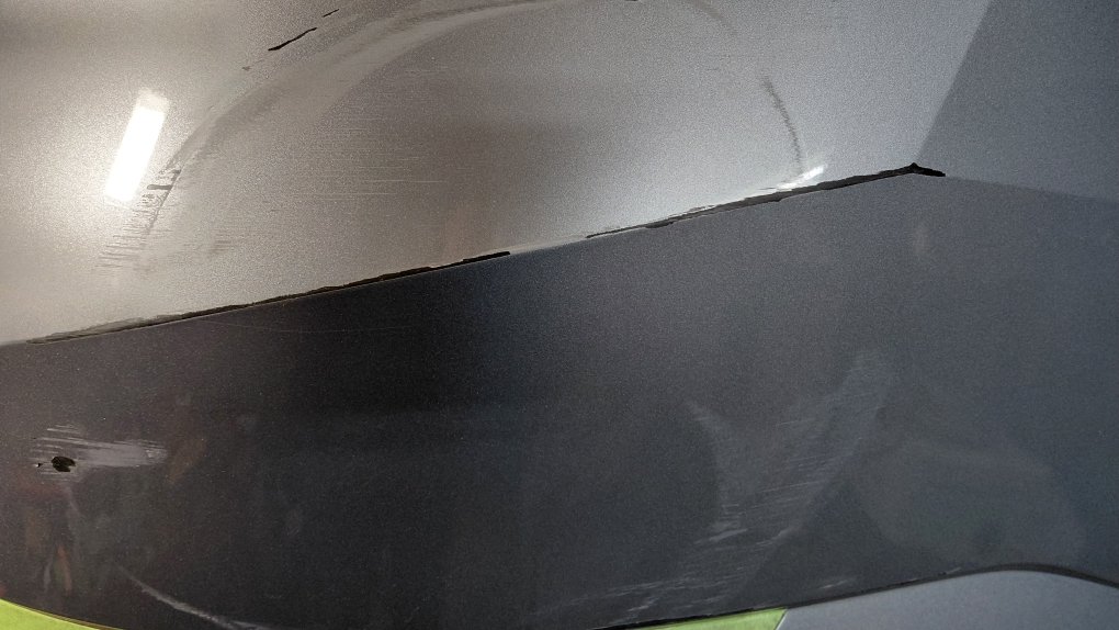 Beschadigde hoek van achterbumper